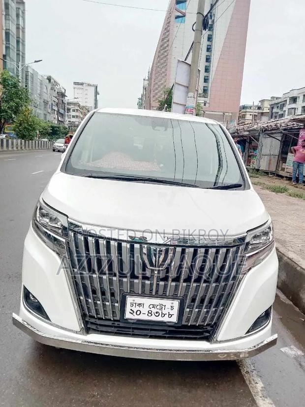 Toyota Esquire 2017 White