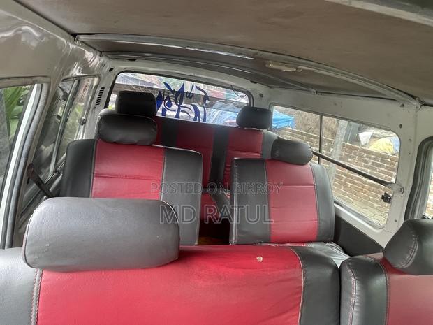 Toyota HiAce 2002 Silver