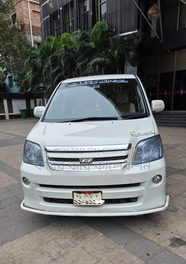Toyota Noah 2005 White