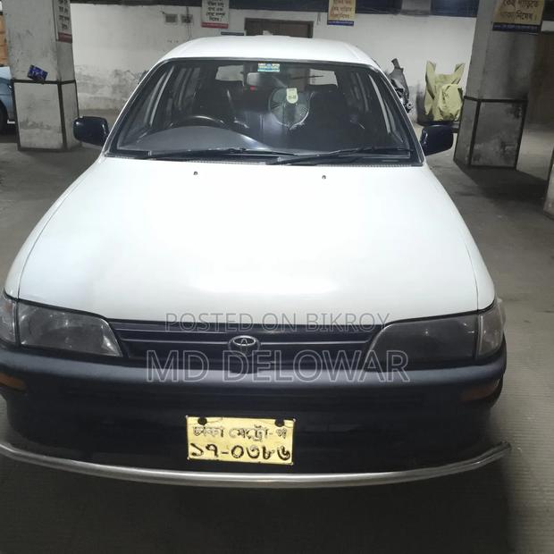 Toyota Corolla 1999 White