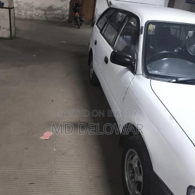 Toyota Corolla 1999 White