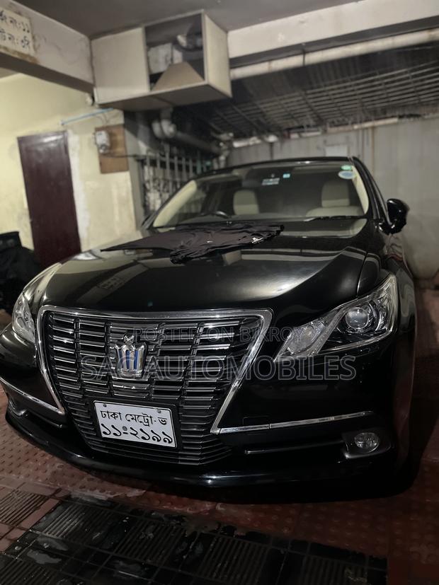 Toyota Crown 2015 Black