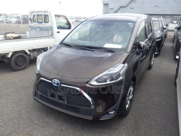 Toyota Sienta 2021 Brown