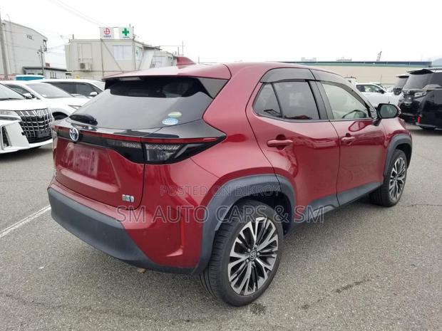 Toyota Yaris Cross 1.5 Hybrid FWD 2021 Red