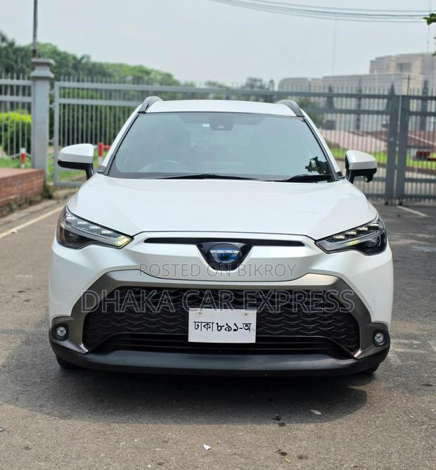 Toyota Corolla Cross 1.8 Hybrid AWD 2021 Pearl