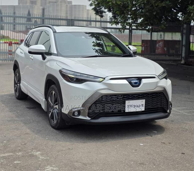 Toyota Corolla Cross 1.8 Hybrid AWD 2021 Pearl