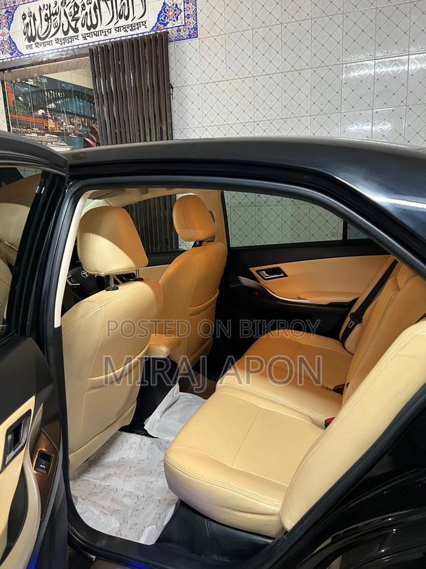 Toyota Premio 2018 Black