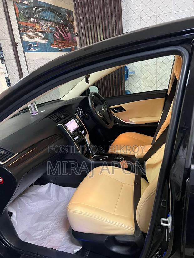 Toyota Premio 2018 Black