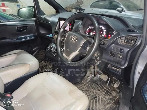 Toyota Noah 2.0 AWD (8 Seater) 2017 Silver