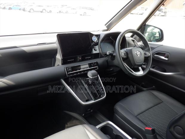 Toyota Noah 2023 Beige