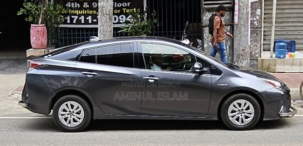 Toyota Prius 4dr Hatchback (1.8L 4cyl Gas/Electric Hybrid CVT) 2016