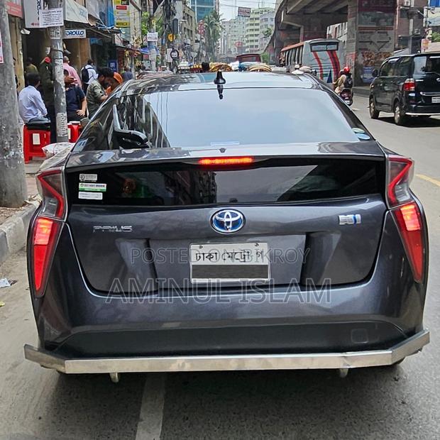 Toyota Prius 4dr Hatchback (1.8L 4cyl Gas/Electric Hybrid CVT) 2016