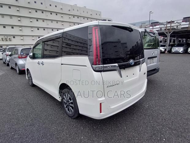 Toyota Esquire 1.8 FWD Hybrid (7 Seater) 2021 Pearl