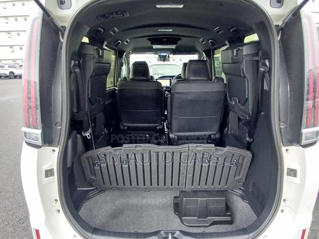 Toyota Esquire 1.8 FWD Hybrid (7 Seater) 2021 Pearl