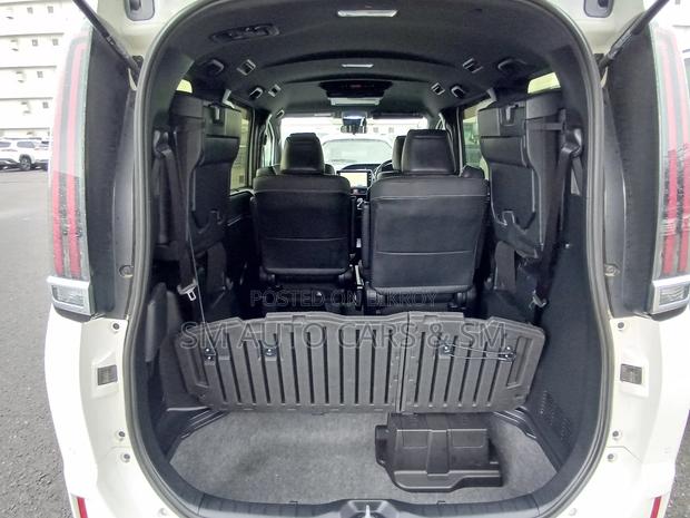 Toyota Esquire 1.8 FWD Hybrid (7 Seater) 2021 Pearl