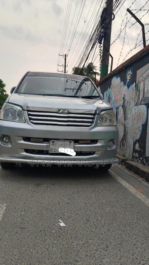 Toyota Noah 2003 Silver