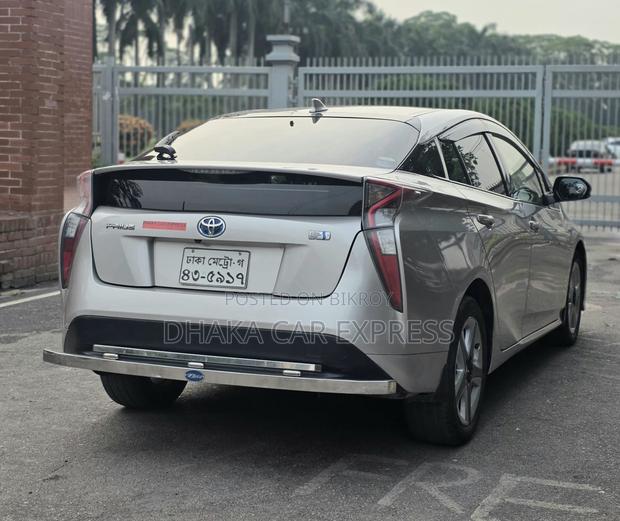 Toyota Prius 4dr Hatchback (1.8L 4cyl Gas/Electric Hybrid CVT) 2016