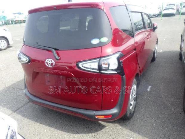 Toyota Sienta 2021 Red