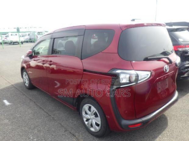 Toyota Sienta 2021 Red