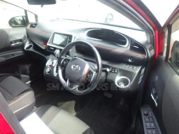 Toyota Sienta 2021 Red