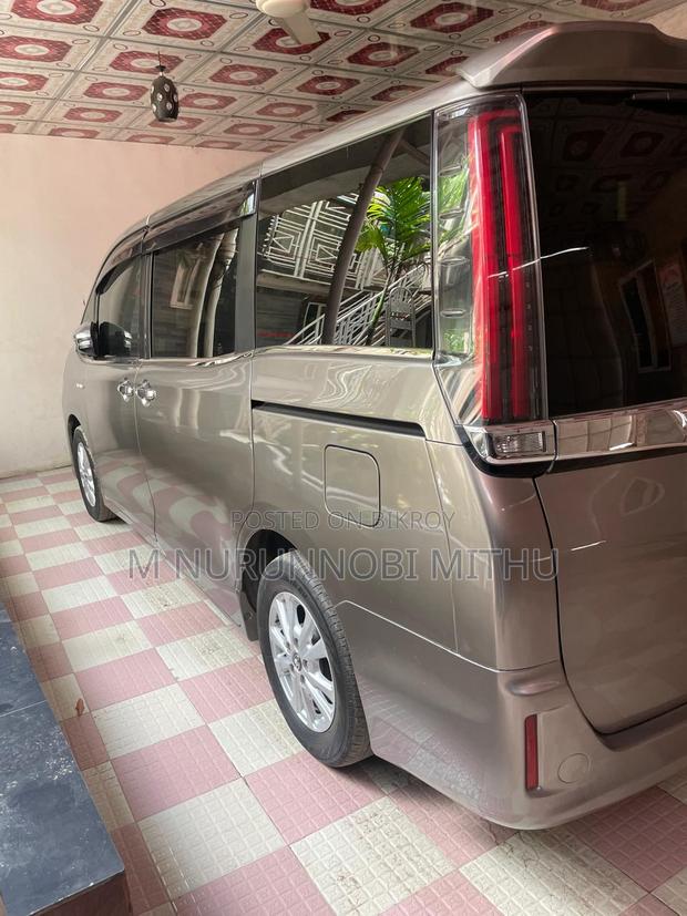 Toyota Noah 1.8 FWD Hybrid (7 Seater) 2018