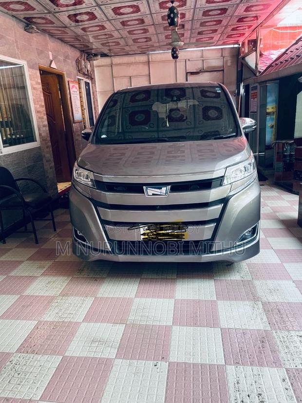 Toyota Noah 1.8 FWD Hybrid (7 Seater) 2018