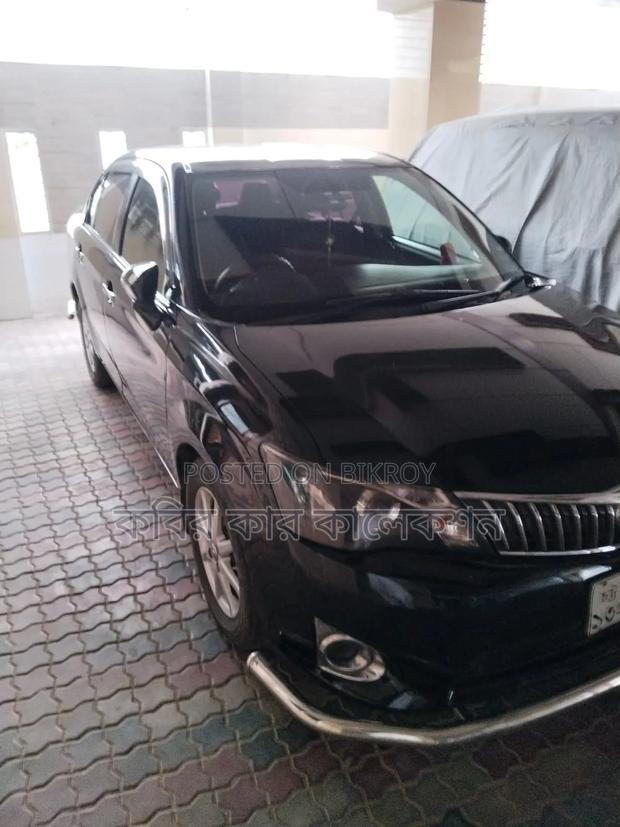 Toyota Premio 2013 Black