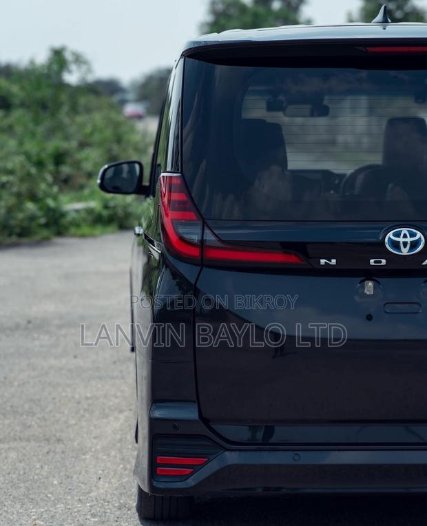 New Toyota Noah 2022 Black