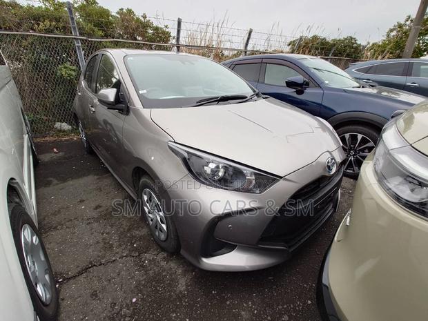 Toyota Yaris 2021 Brown
