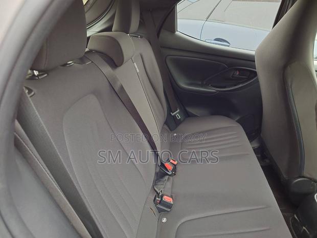 Toyota Yaris 2021 Brown