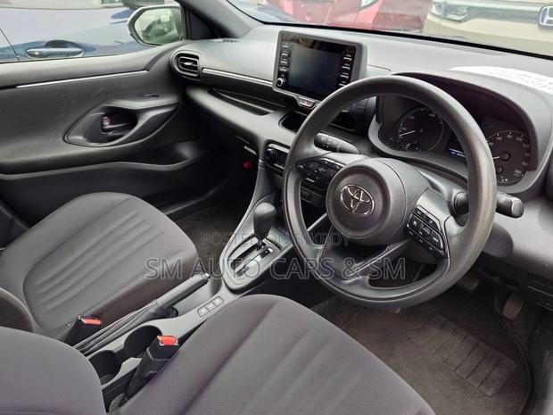 Toyota Yaris 2021 Brown