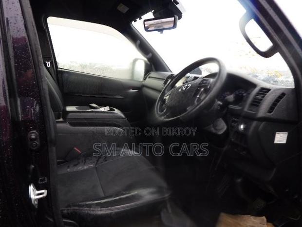 Toyota HiAce 2021 Black