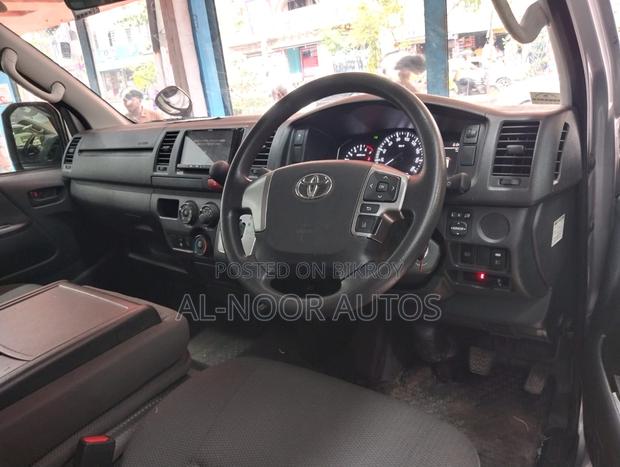 Toyota HiAce 2021 Silver