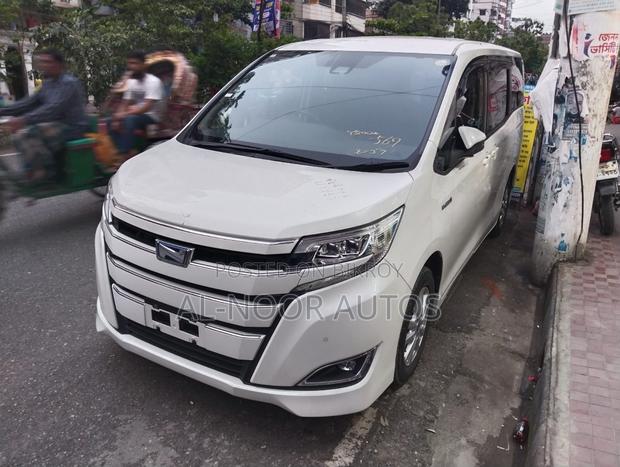 Toyota Noah 2021 Pearl