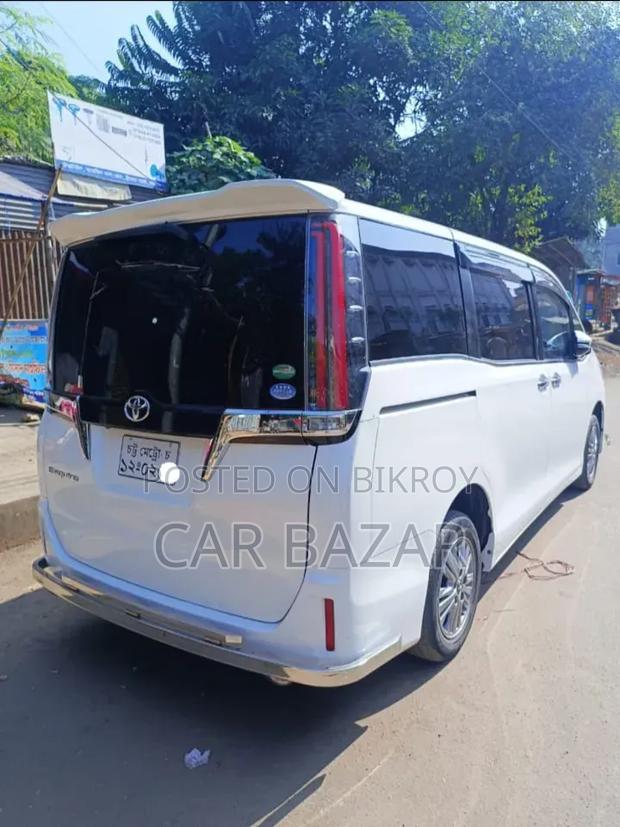 Toyota Noah 2018 Pearl