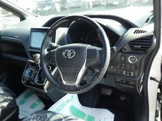 Toyota Noah 2018 Pearl