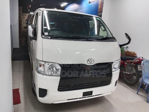 Toyota HiAce 2021 White