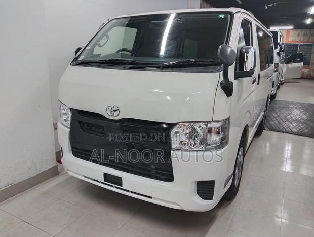 Toyota HiAce 2021 White