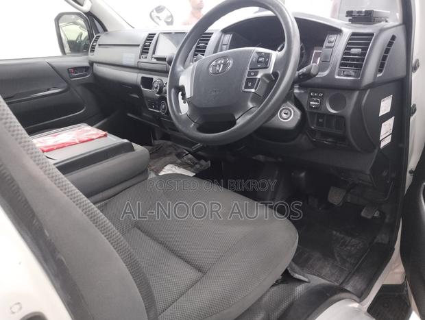 Toyota HiAce 2021 White