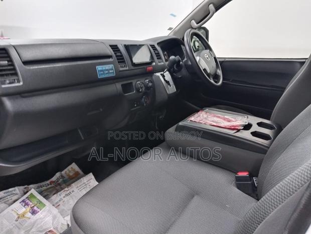 Toyota HiAce 2021 White