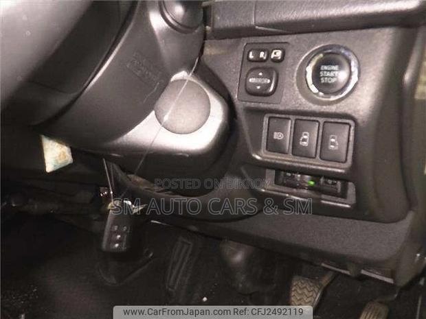 Toyota HiAce 2021 Pearl