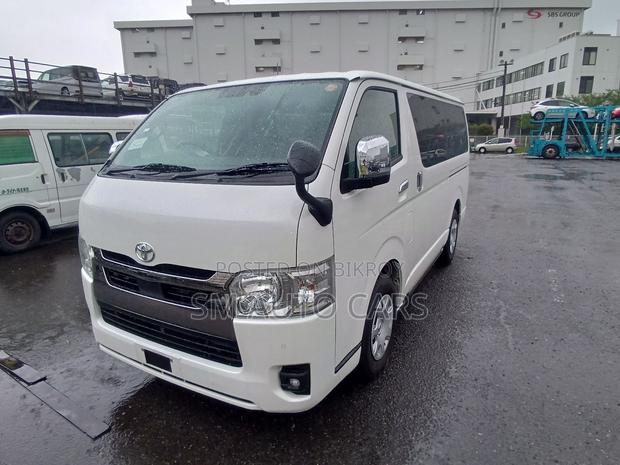 Toyota HiAce 2022 Pearl