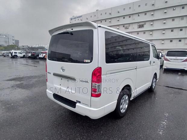 Toyota HiAce 2022 Pearl