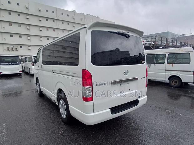 Toyota HiAce 2022 Pearl