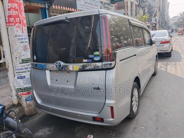Toyota Noah 2021 Silver