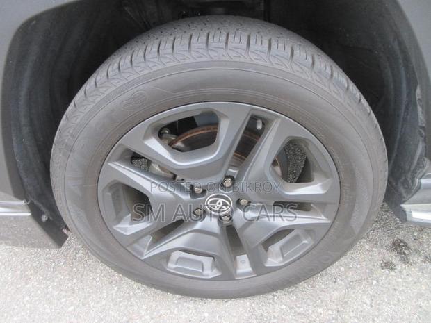 Toyota RAV4 2022 Gray