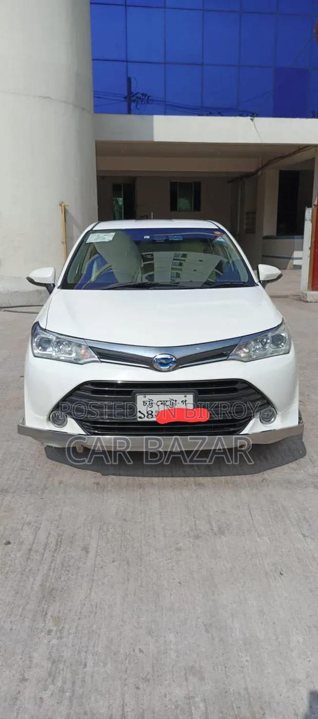 Toyota Corolla Fielder 1.5 Hybrid FWD 2016 Pearl