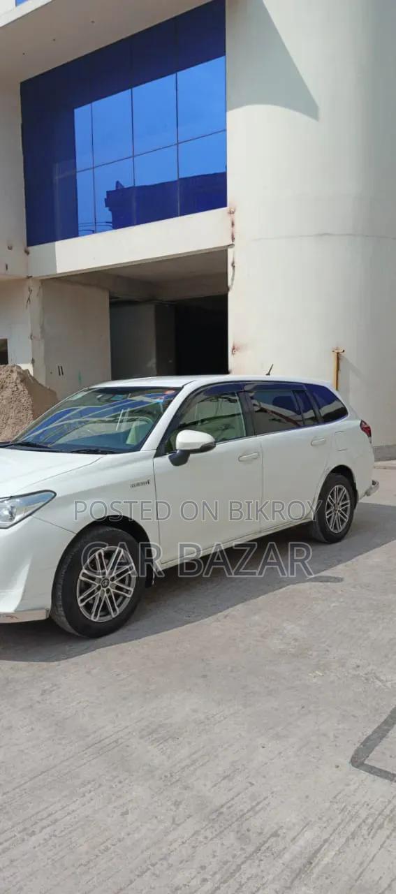 Toyota Corolla Fielder 1.5 Hybrid FWD 2016 Pearl