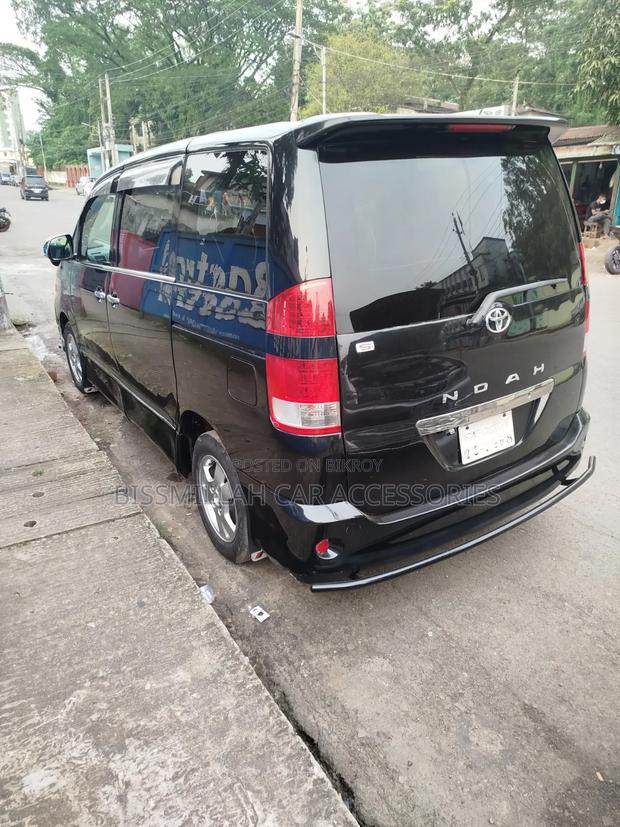 Toyota Noah 2004 Black