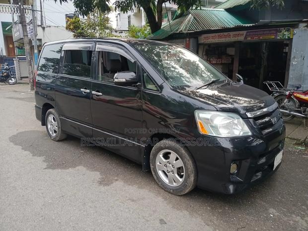 Toyota Noah 2004 Black